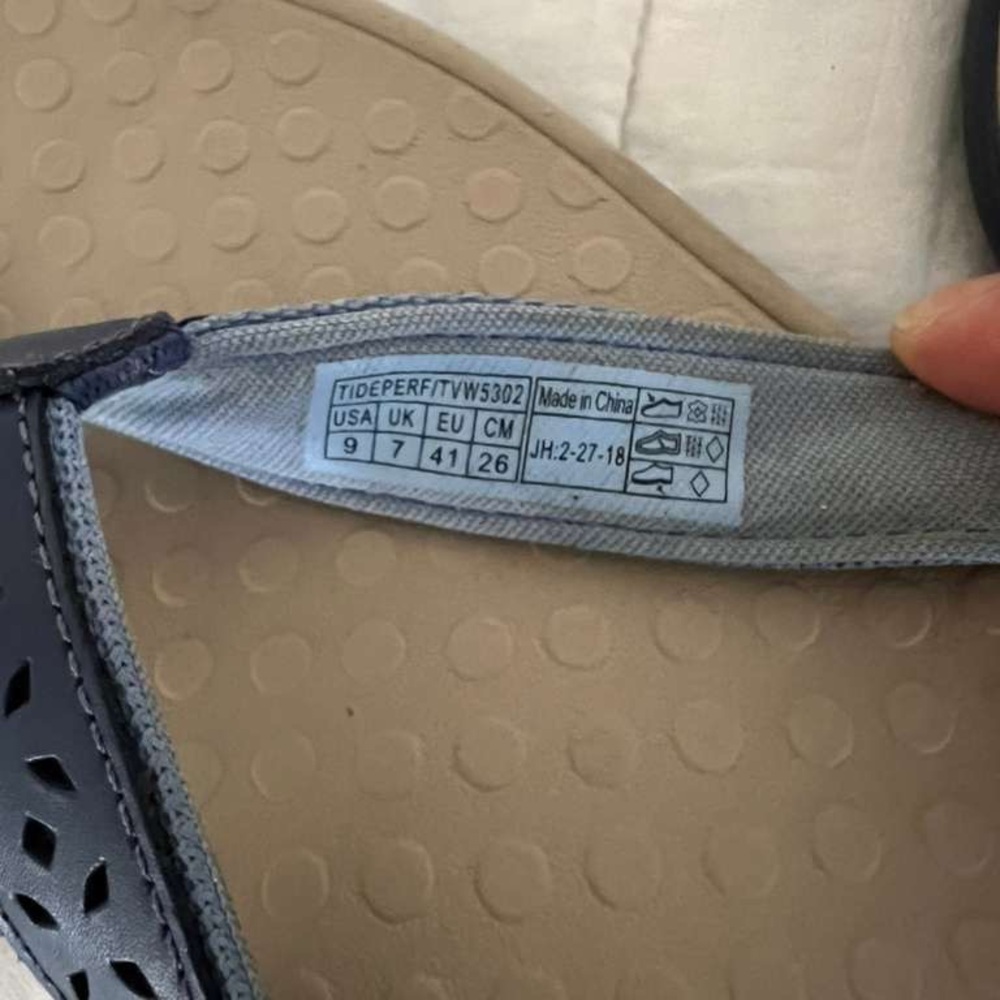 Vionic TIDE TOE POST SANDAL - Picture 2 of 7